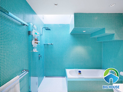Gạch mosaic ốp tường nhà tắm màu xanh ngọc